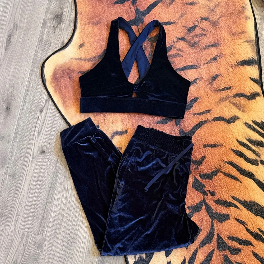 Fabletics oasis twist navy velour Yoga Set - Picture 5 of 14